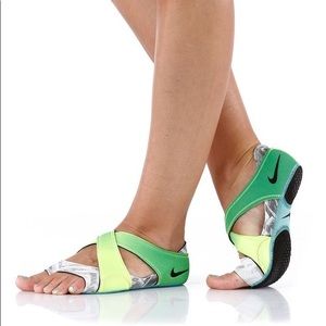 Nike studio wrap /best for yoga or dancing